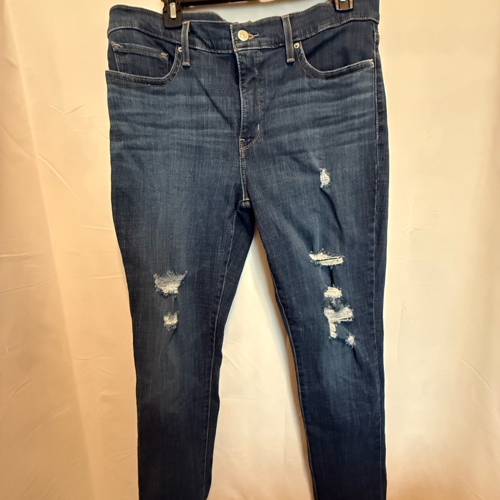 Ladies Levi’s Dark Blue Distressed Skinny Jeans